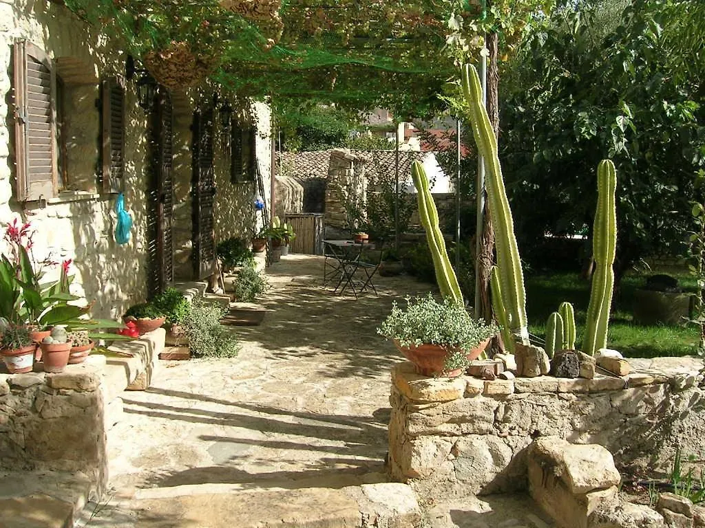 Sa Domu De Sa Contissa Bed & Breakfast Selegas