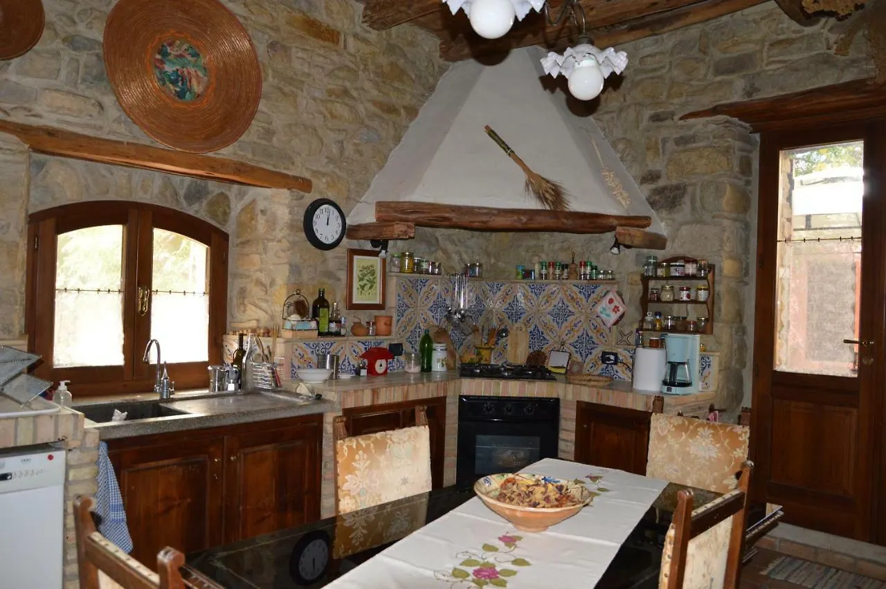 Sa Domu De Sa Contissa Bed & Breakfast Selegas İtalya