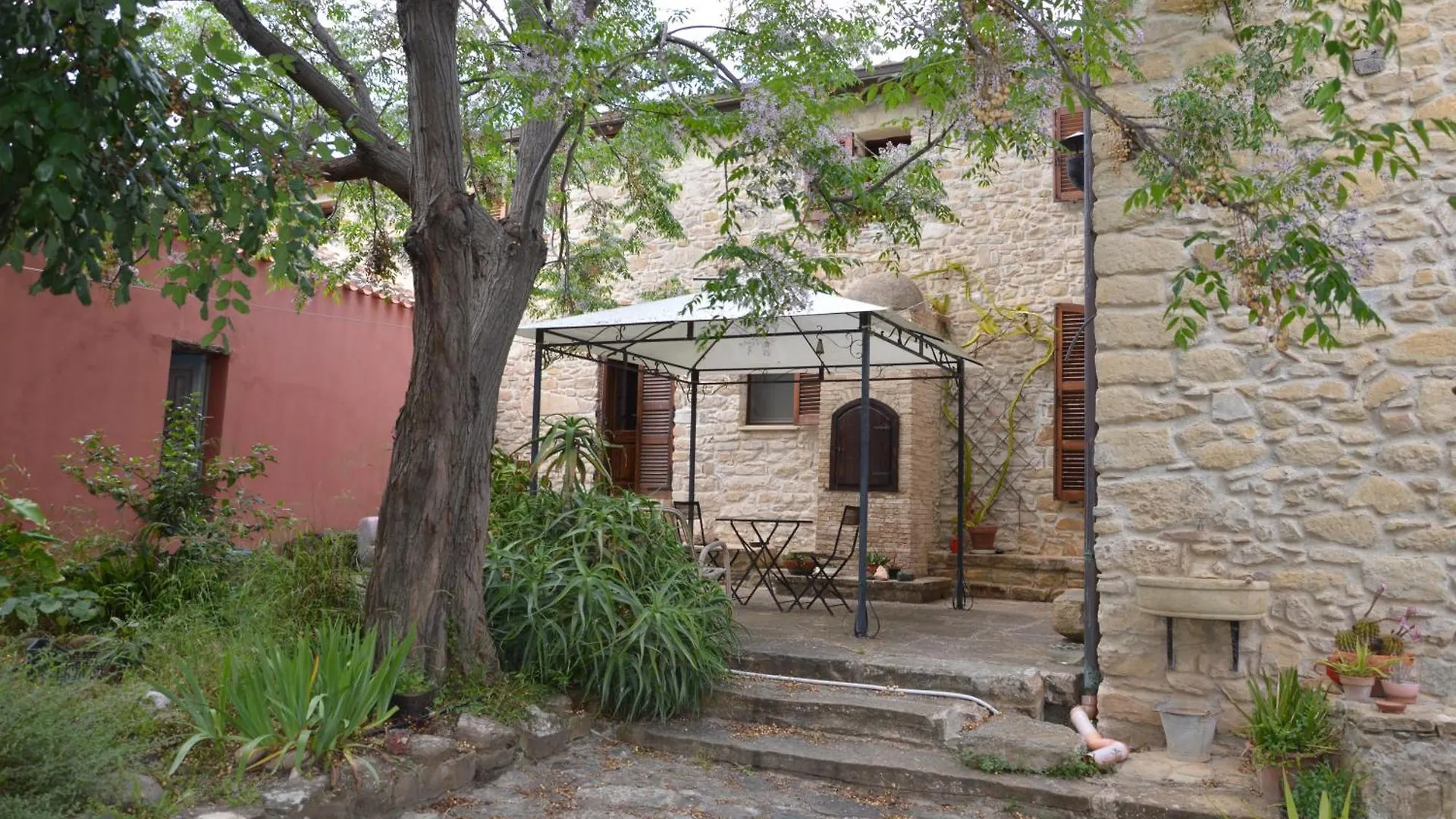 Bed and Breakfast Sa Domu De Sa Contissa Selegas